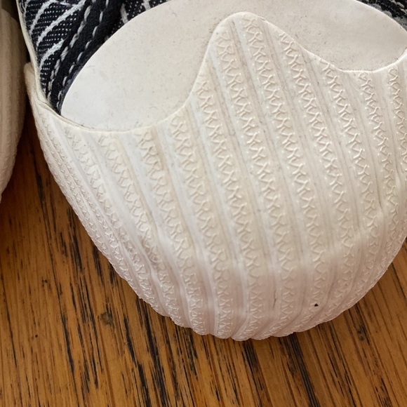 Women's LEO Black Stripe unnown sneakers - Picture 7 of 9